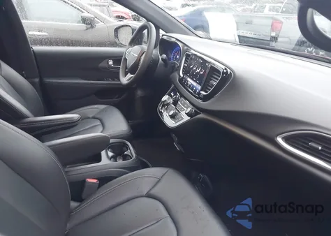 2025 Chrysler Pacifica Select from USA, damaged, VIN 2C4RC1BG6SR566462